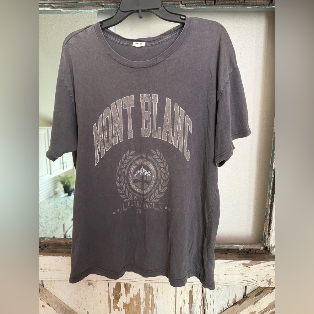 Mont Blanc Women’s Oversized XS/S Garage Gray Vintage Wash Graphic Tee